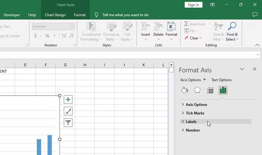 Excel でグラフの軸を表示または非表示にする方法